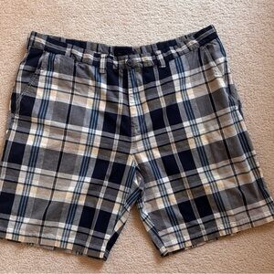 Tommy Hilfiger plaid men’s shorts. Size 44.